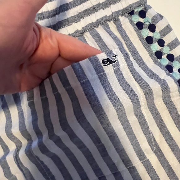 VINEYARD VINES | Med | EMBROIDERED DOTS! - Picture 12 of 13